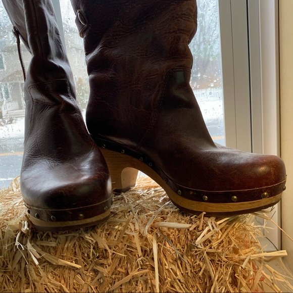 Unique platform mod-calf UGG size 5 1/2 100% leather, faux fur interior. - Picture 2 of 3